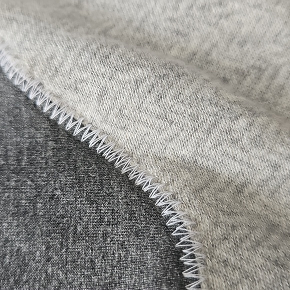 Cozy Grey and white cropped hoodie with flared sleeves - Picture 9 of 9